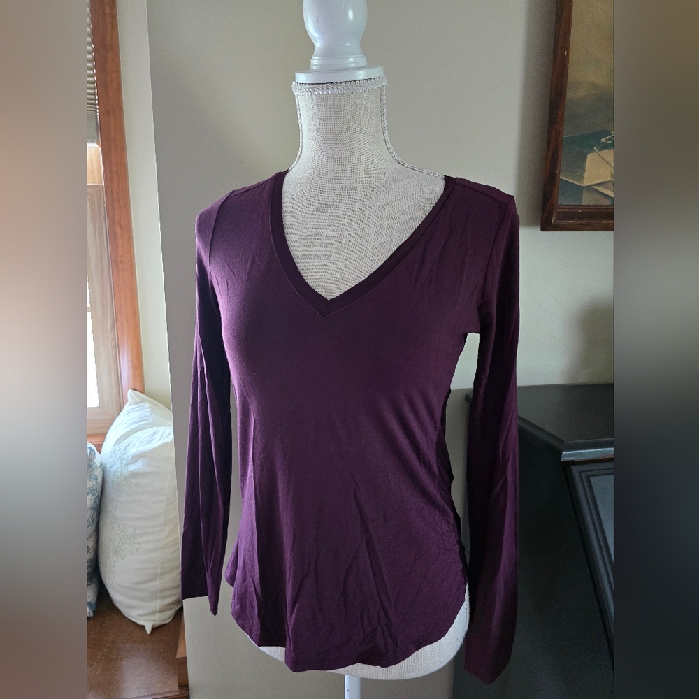 NEW White House Black Market New Layering Tee In Cabernet XXS